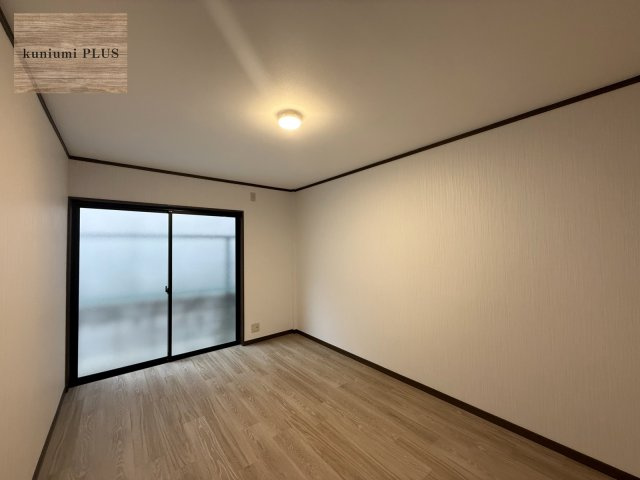 東大阪市御厨栄町2丁目の洋室