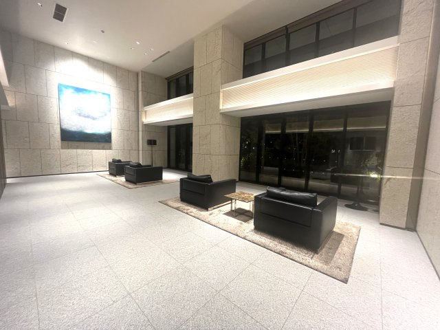 プレミスト千早中央公園のロビー