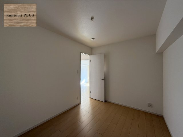 クローバーハイツ森小路3号棟の洋室