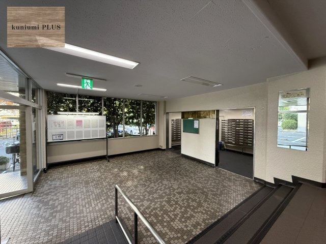 クローバーハイツ森小路3号棟のエントランス