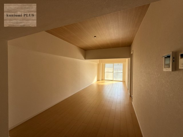 クローバーハイツ森小路3号棟の居間・リビング