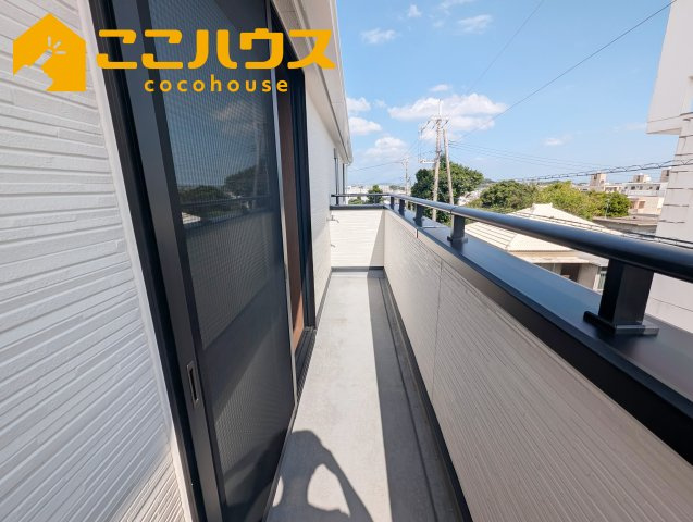 那覇市仲井真　いろどりアイタウン　新築戸建て　全8区画　3号棟のバルコニー|【施工例】※同施工の別物件写真