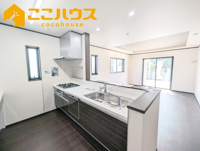那覇市仲井真　いろどりアイタウン　新築戸建て　全8区画　3号棟のキッチン|【施工例】※同施工の別物件写真