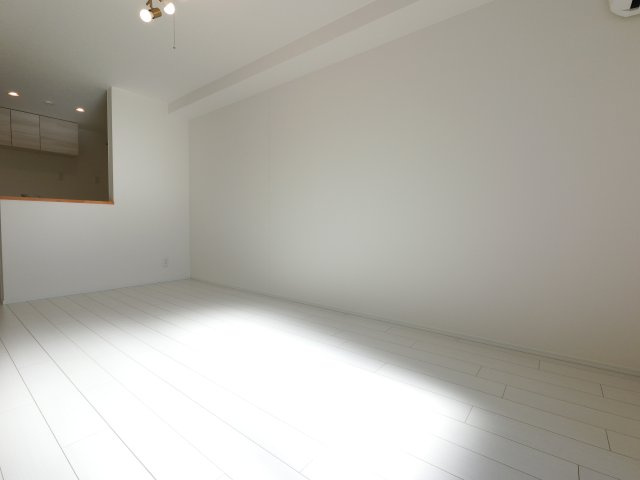 Lyk都町C棟の居間・リビング|※反転タイプ