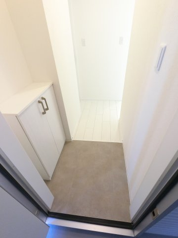 Lyk都町C棟の玄関