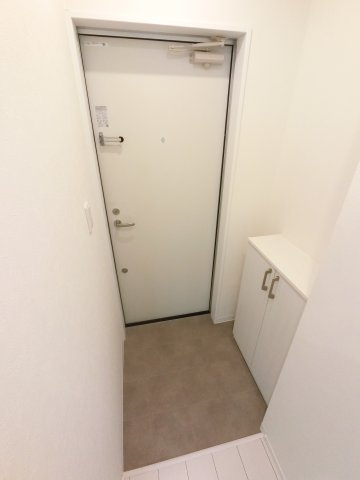 Lyk都町C棟の玄関|※反転タイプ