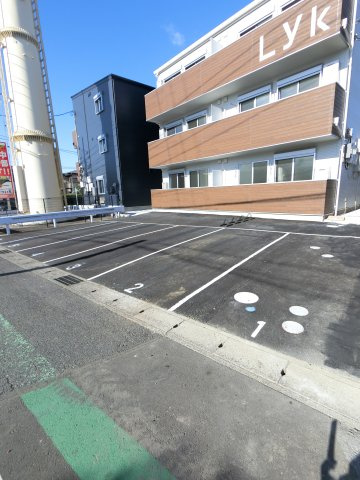 Lyk都町C棟の駐車場