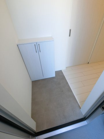 Lyk都町B棟の玄関