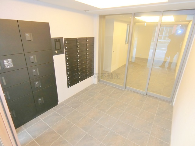 クラリティア池上のエントランス|防犯カメラTVモニター付オートロック宅配BOXメールBOX管理人室