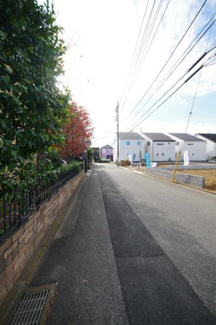 【前面道路含む現地写真】