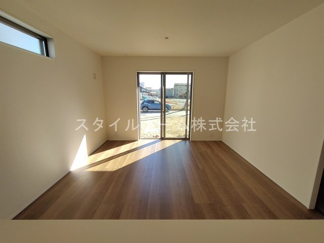 豊橋市牟呂町新築貸家の居間・リビング