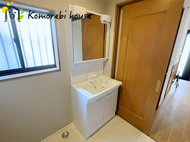 さいたま市西区内野本郷　中古一戸建ての独立洗面台|26.4.11撮影済み
