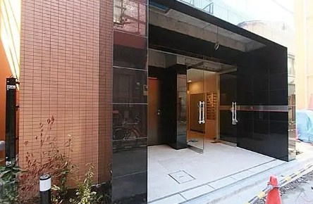 レアライズ日暮里EASTのエントランス