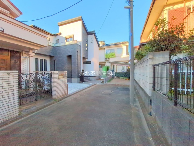 杉並区上高井戸2丁目 限定1棟の前面道路含む現地写真