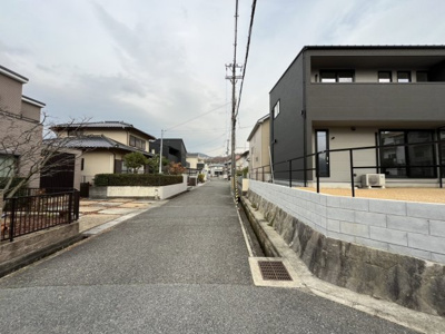 【前面道路含む現地写真】 | 筑紫が丘８丁目　新築戸建