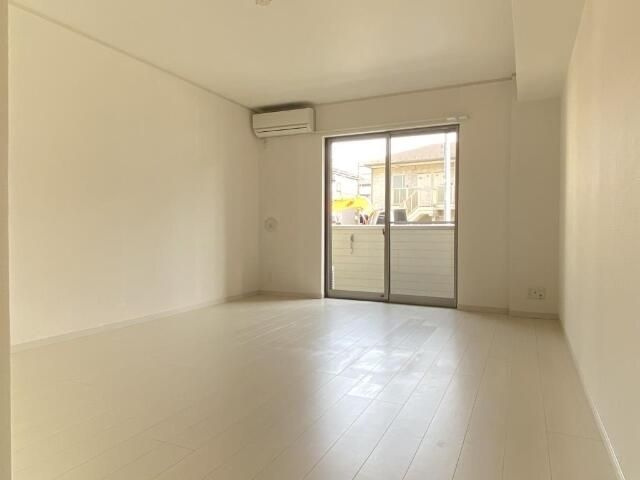 ヴィラ　ケイの居間・リビング