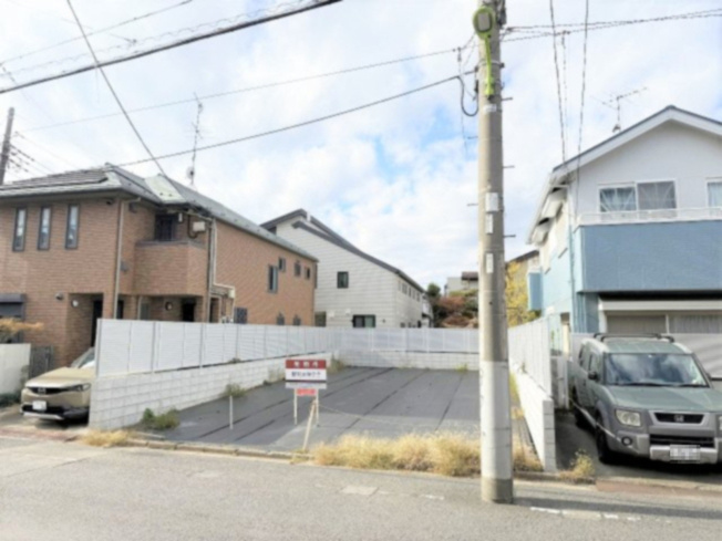 【外観】 | 【仲介手数料８１０万円が無料！！】■学芸大学駅８分■南東８ｍ道路面 | 【お得な諸費用サービスキャンペーン中！！】
詳細は「物件概要」の「諸費用」欄をご確認下さい！
■学芸大学駅８分
■南東側８ｍ道路面
■お好きなハウスメーカーで建築可能
■無料で間取図作成可能