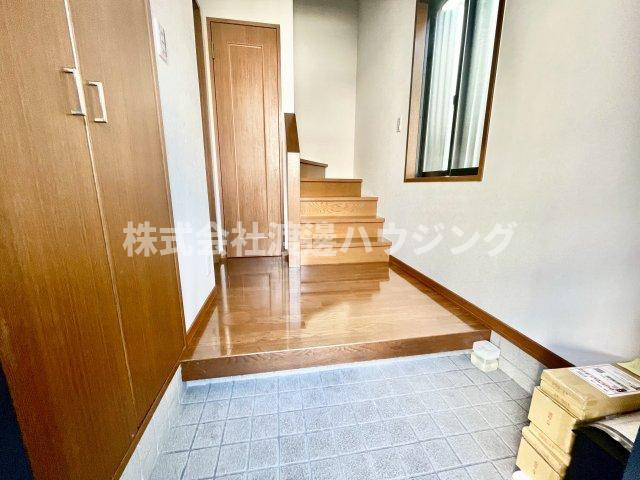 小松南町3丁目貸家の玄関