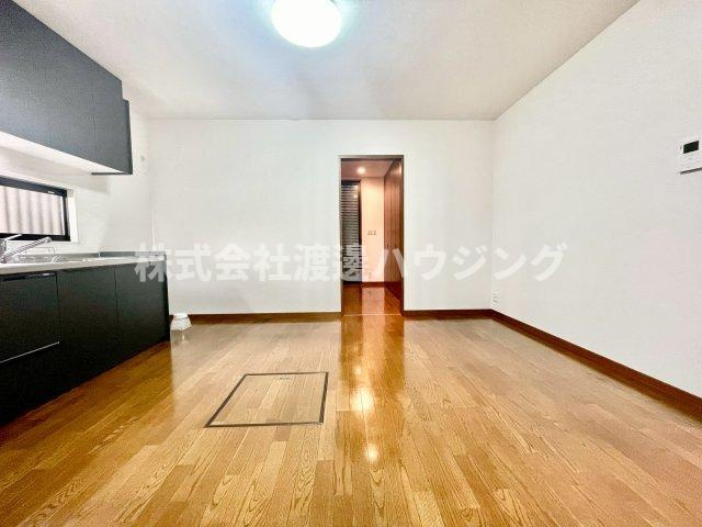 小松南町3丁目貸家の居間・リビング