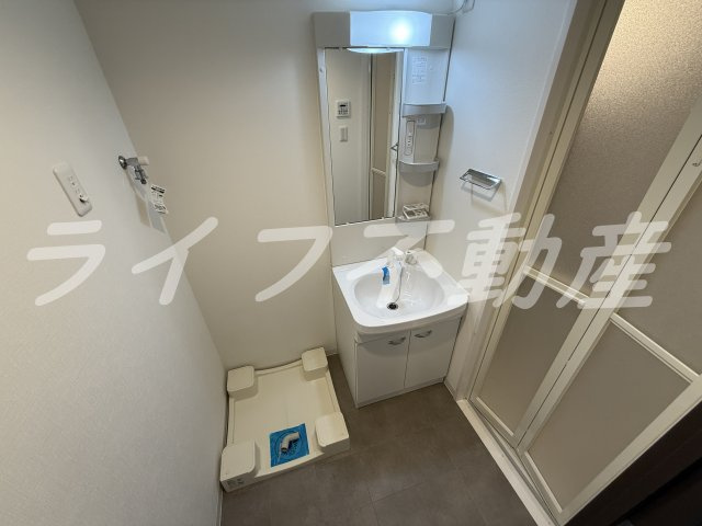 エストゥルースプラスサウス大阪の洗面所|広い洗面スペース