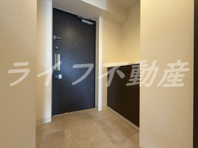 エストゥルースプラスサウス大阪の玄関|明るい玄関です