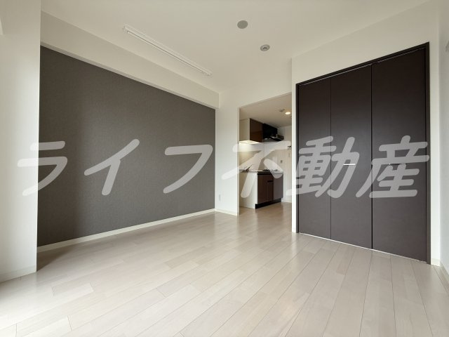 エストゥルースプラスサウス大阪の居間・リビング|こちらの居間で趣味の時間をお楽しみください