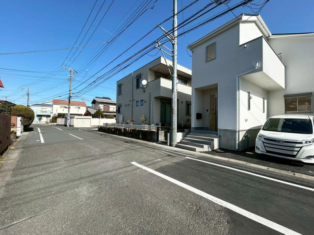 新築戸建　茅ヶ崎市南湖2丁目の前面道路含む現地写真
