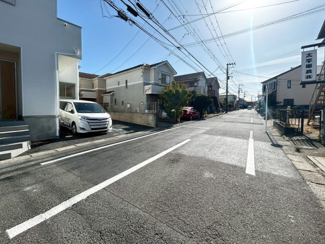 新築戸建　茅ヶ崎市南湖2丁目の前面道路含む現地写真