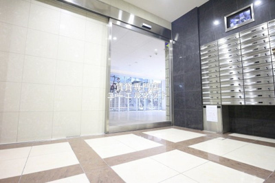 【エントランス】 | オリエンタル江坂 | 毎日通る場所だからこそ、洗練された空間に