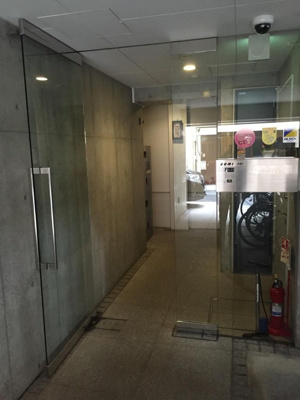 【エントランス】 | コート女坂 | 清潔なエントランスです