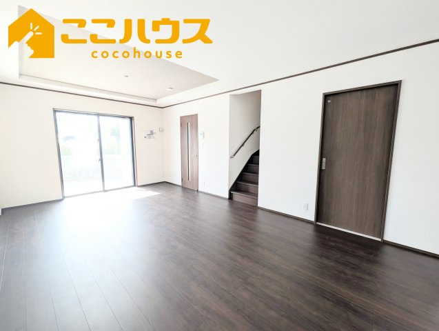 豊見城市渡橋名浜原　新築戸建て　全39区画　21号棟の居間・リビング|【施工例】※同施工の別物件写真