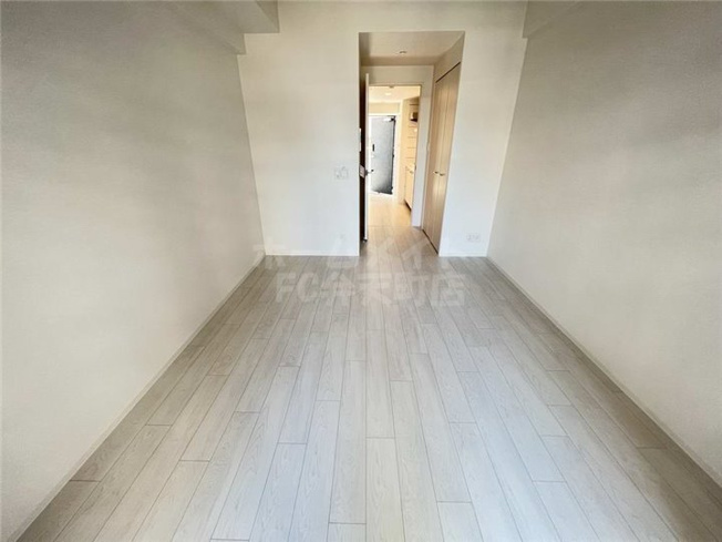 【寝室】 | エスリードレジデンス弁天町グランデ | 落ち着いて過ごせるお部屋なので、寝室にいかがでしょうか