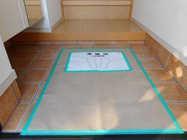 メゾンドグリシーヌⅢの玄関