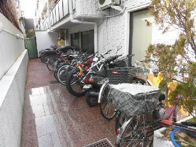 ヴィラエスポワールの駐車場|駐輪スペース