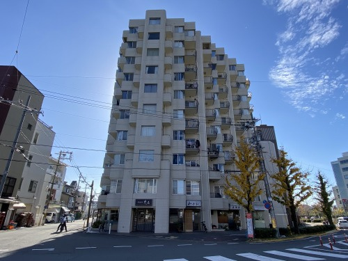 ルモン紫野の外観