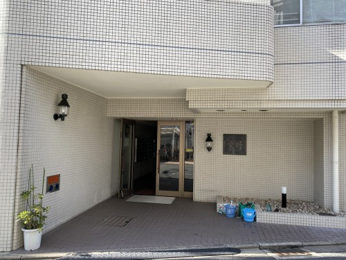 ルモン紫野のエントランス