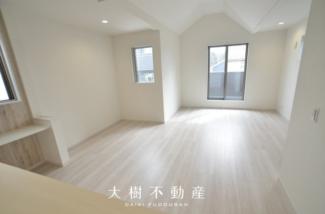 【居間・リビング】 | 海老名市国分南2丁目  新築戸建て　全3棟【仲介手数料無料】 | 建物完成しました！！内見可能です♪