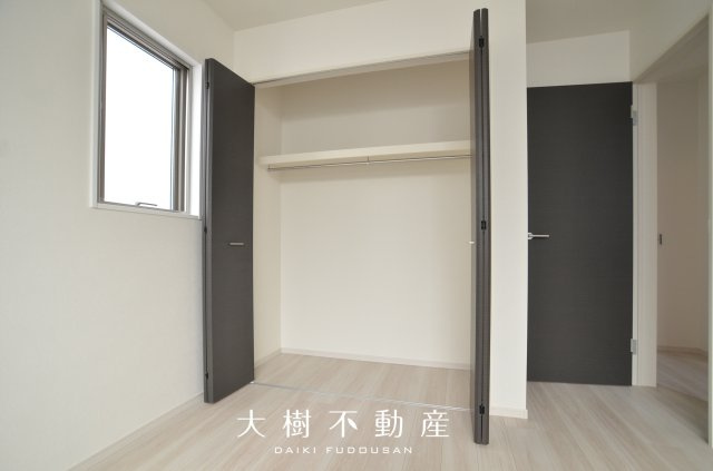 【洋室】 | 海老名市国分南2丁目  新築戸建て　全3棟【仲介手数料無料】 | 1階　洋室2（6.7帖）クローゼット