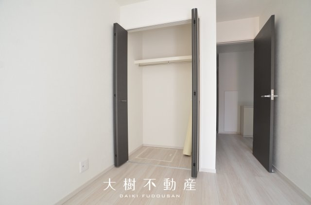 【洋室】 | 海老名市国分南2丁目  新築戸建て　全3棟【仲介手数料無料】 | 1階　洋室3（5.5帖）クローゼット