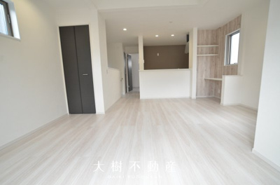 【居間・リビング】 | 海老名市国分南2丁目  新築戸建て　全3棟【仲介手数料無料】 | □■当社なら諸費用を最大限削減できます■□
