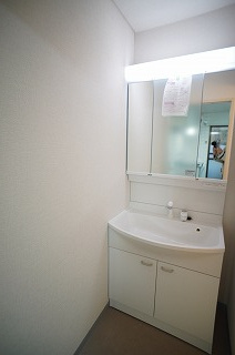 【洗面所】 | メゾン笹目 | 三面鏡付きシャンプードレッサー（新品）