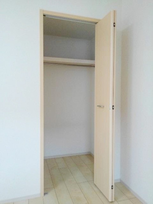 【収納】 | ウォータールー | 奥行のあるクローゼット