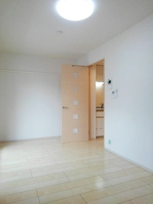 【寝室】 | ウォータールー | 落ち着いた色合いのフローリングタイプ♪