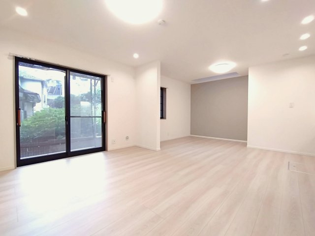 川崎市中原区井田二丁目戸建の居間・リビング