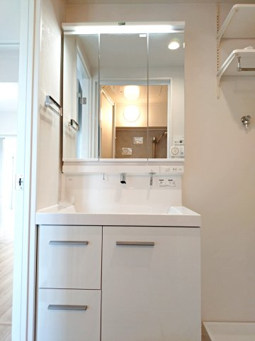 三協・鶴間ガーデンハウスの独立洗面台