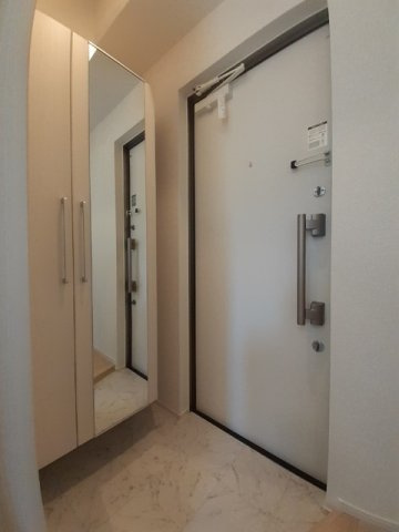 サンライズ下馬の玄関