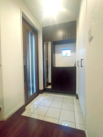 大和市上草柳六丁目戸建の玄関