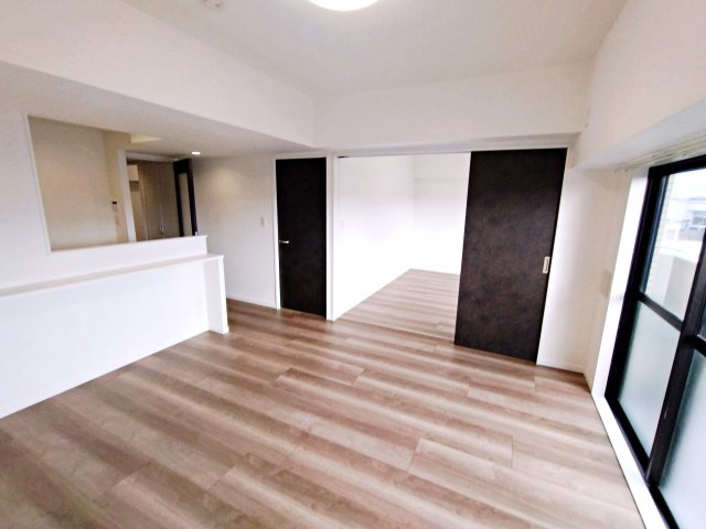 ナイスアーバン平塚総合公園の居間・リビング