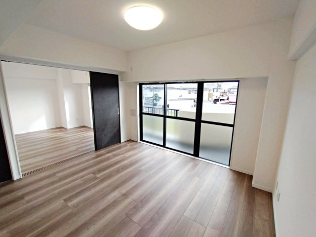 ナイスアーバン平塚総合公園の居間・リビング