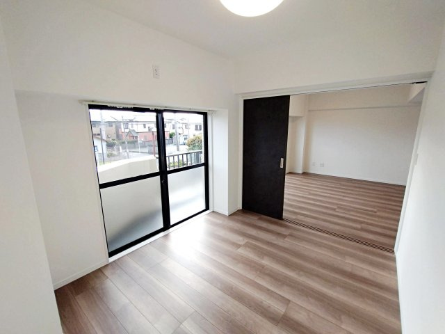 ナイスアーバン平塚総合公園の洋室